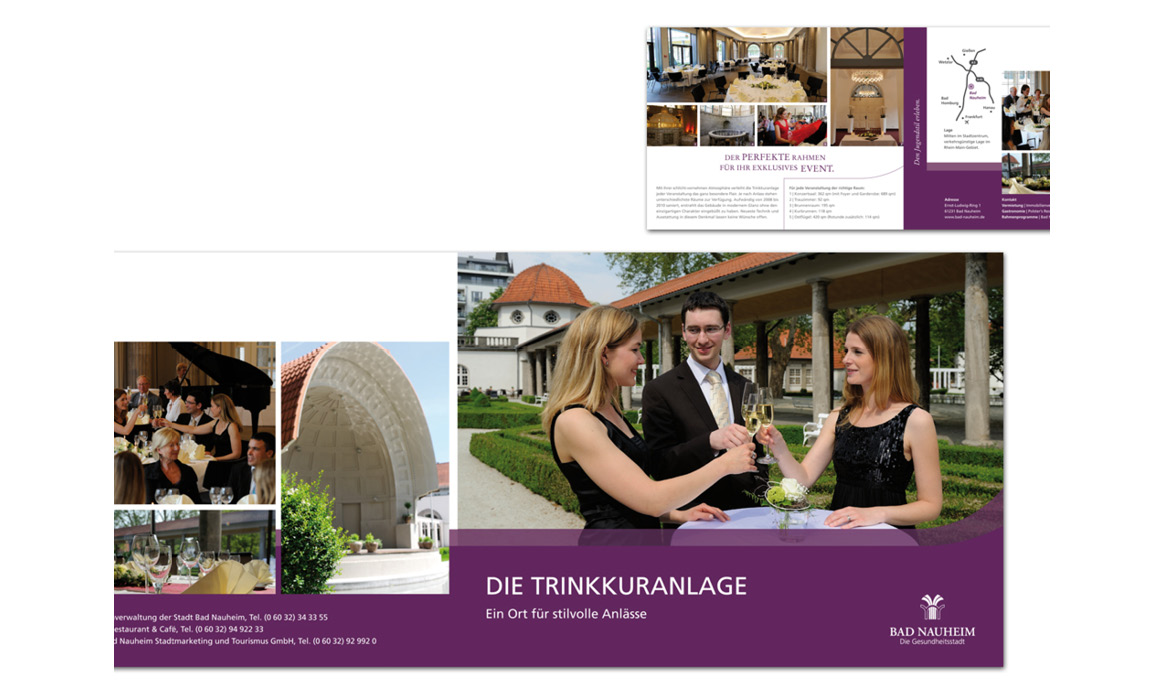 Innenseiten der Broschüre zur Trinkkuranlage Bad Nauheim mit historischen Fotografien, Detailaufnahmen der Anlage sowie Informationen zu ihrer Entwicklung und Bedeutung.