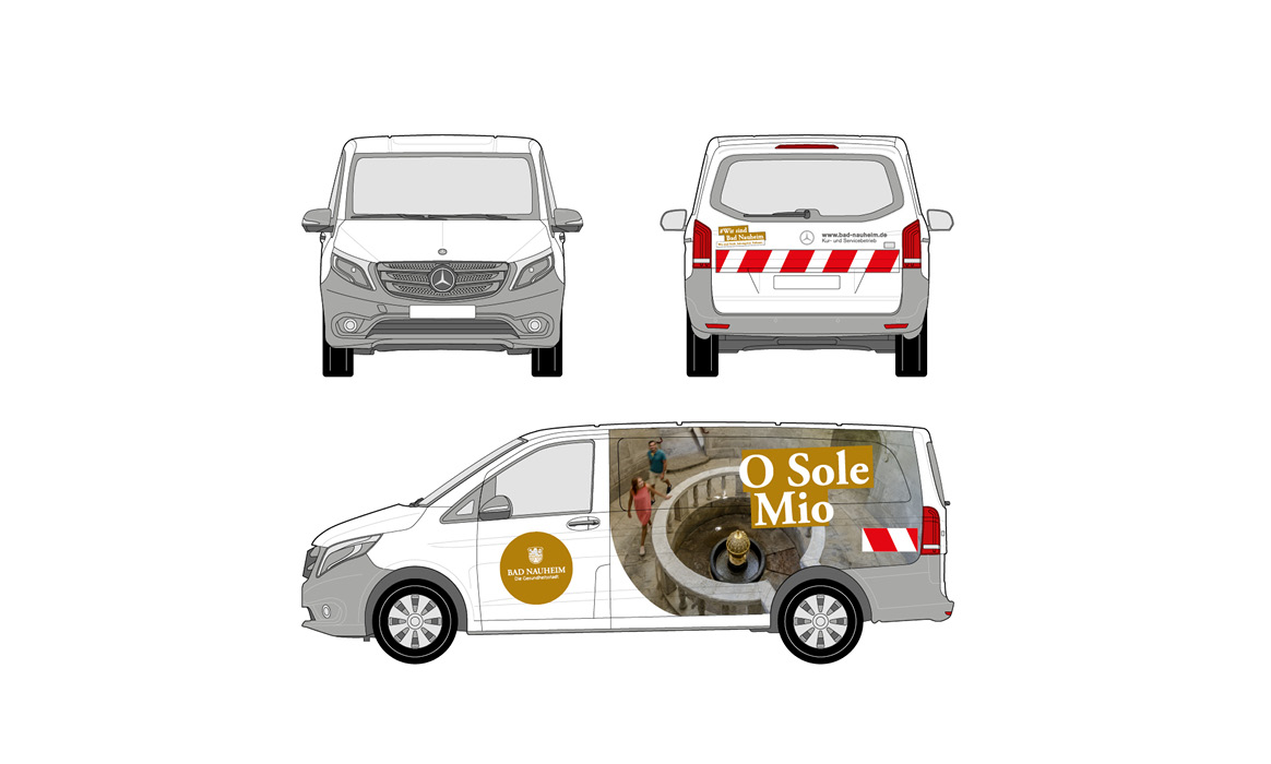 Entwurfsdarstellung der Fahrzeugbeschriftung „O Sole Mio“ der Stadt Bad Nauheim mit Ansichten eines Transporters von vorne, hinten und der linken Fahrzeugseite.
