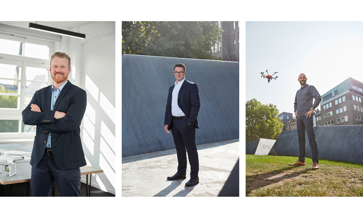 Geschäftsführung von FlyNex in einer Porträtserie mit drei Einzelaufnahmen vor dem Unternehmensgebäude und in den Geschäftsräumen.