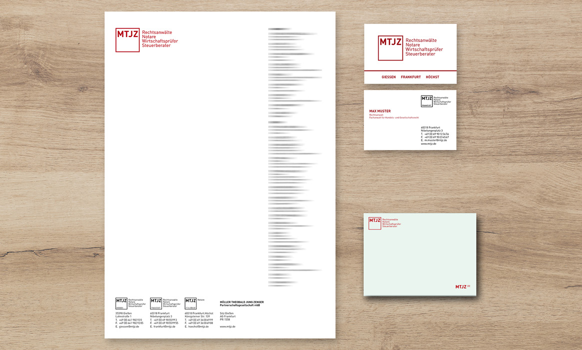 Geschäftsausstattung der Kanzlei MTJZ mit Briefpapier, Visitenkarten und Notizblock im Corporate Design.