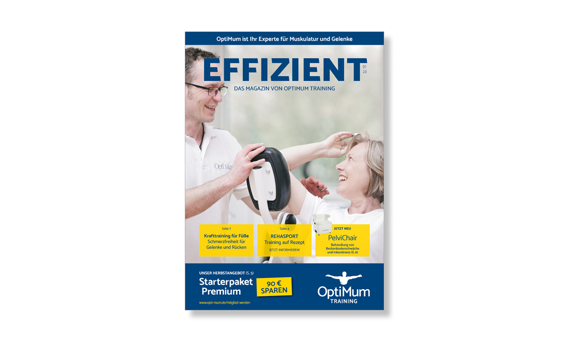 Titelseite des Kundenmagazins von OptiMum Training mit der Überschrift „EFFIZIENT“, einer trainierenden Seniorin und einem Trainer sowie Informationen zum Gesundheitstraining.