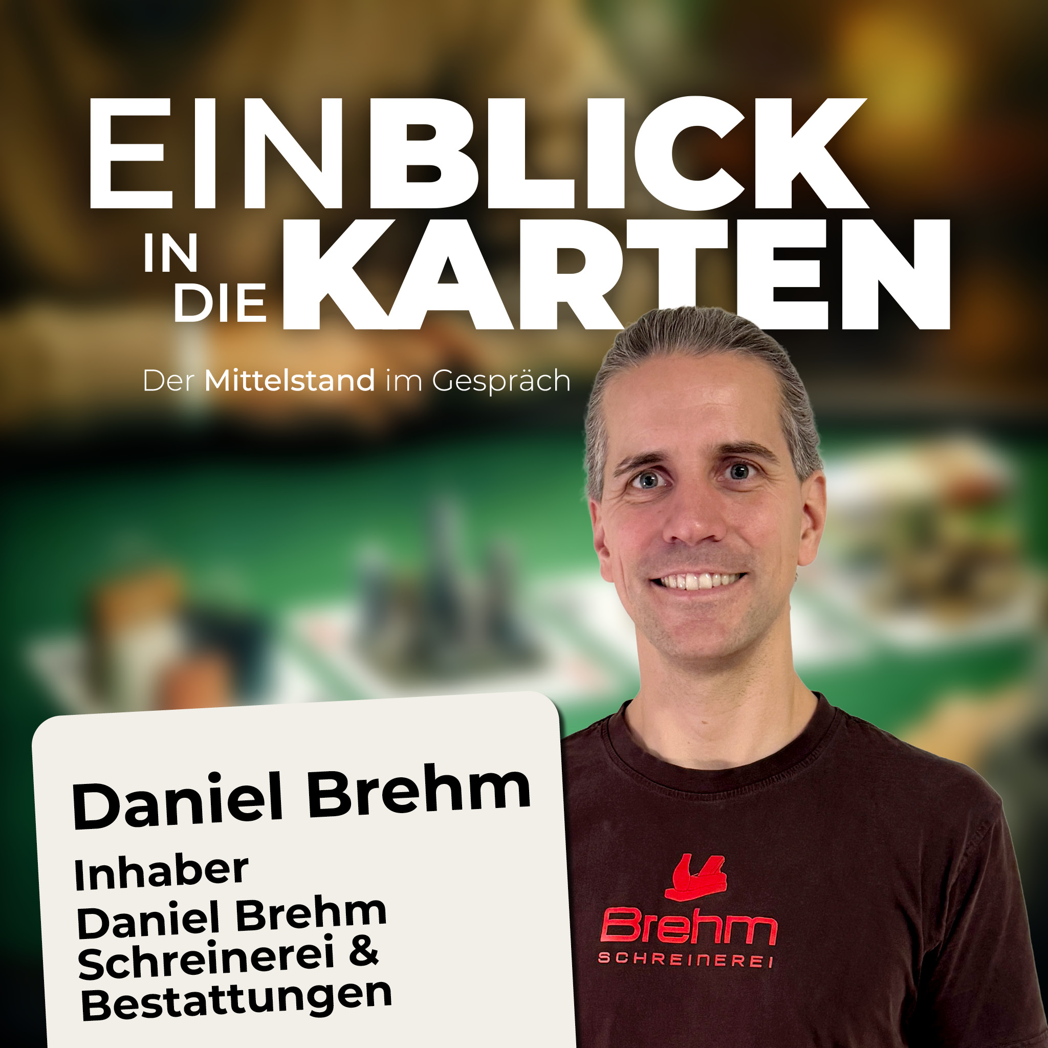 Podcast Cover vom Podcast Ein Blick in die Karten mit Portrait des Gastes Daniel Brehm, Inhaber Daniel Brehm Schreinerei & Bestattungen